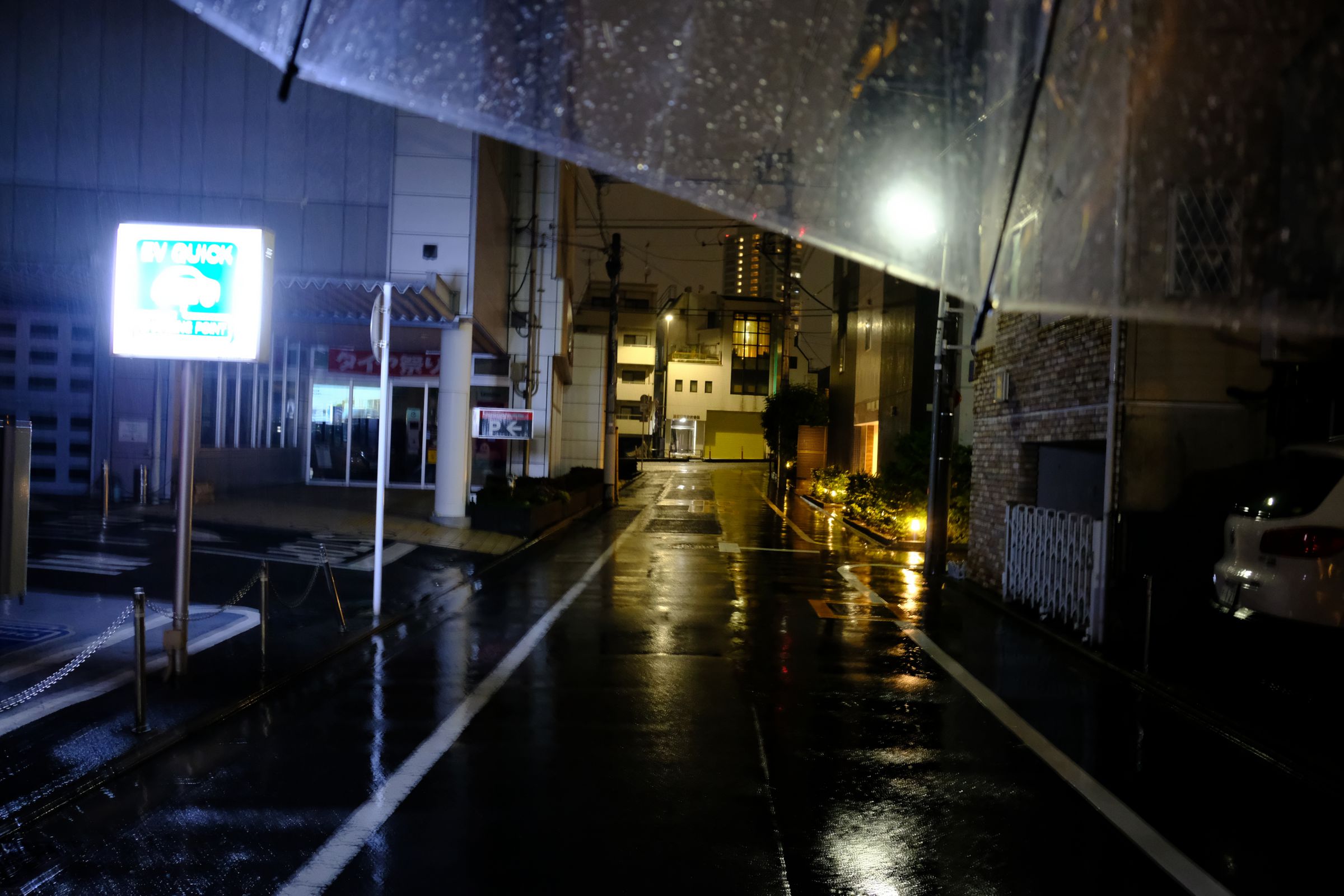 自宅前、夜、雨 | GANREF