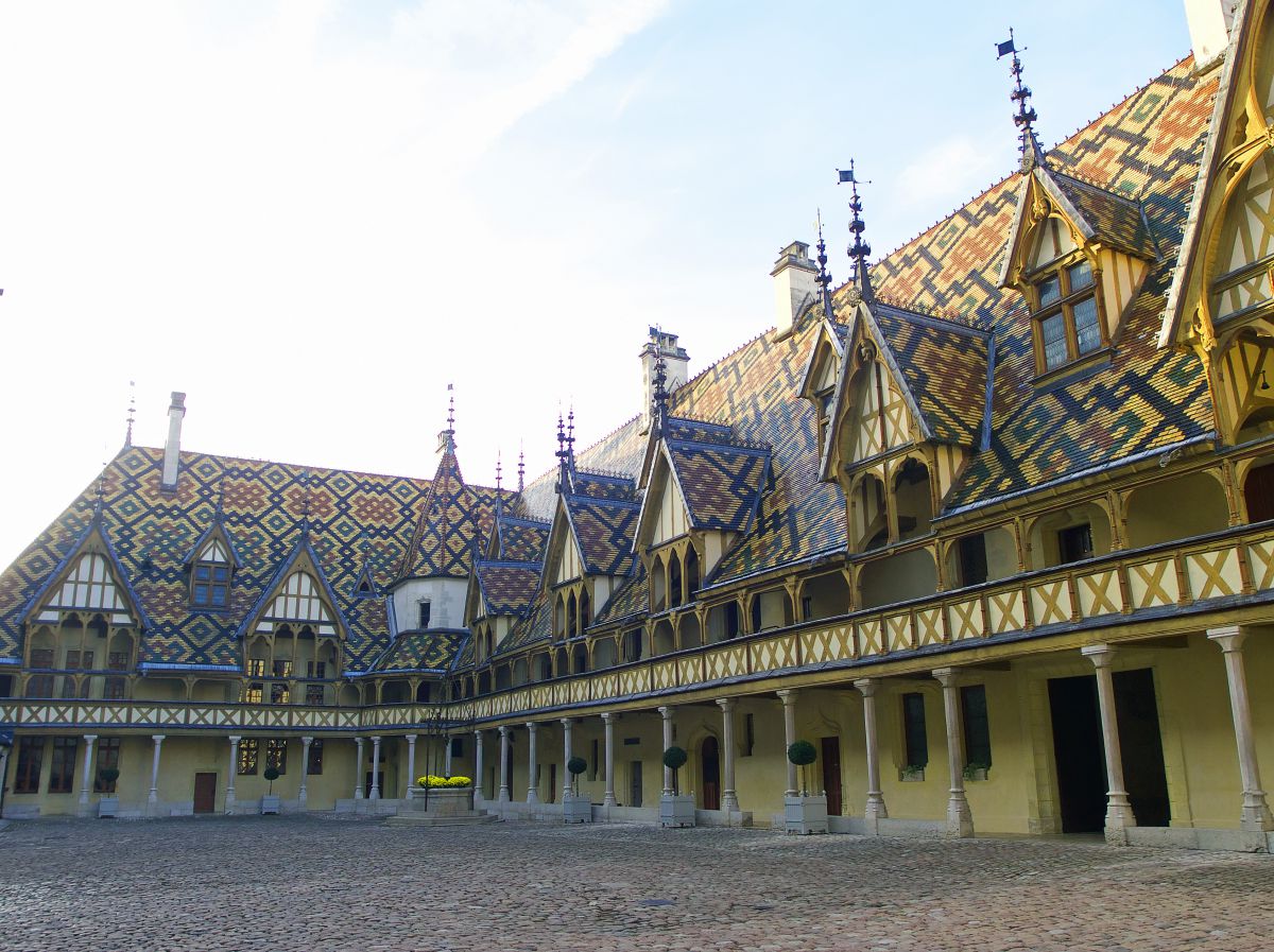 オスピスドボーヌ 街並み 建物 神社 寺 教会 Ganref