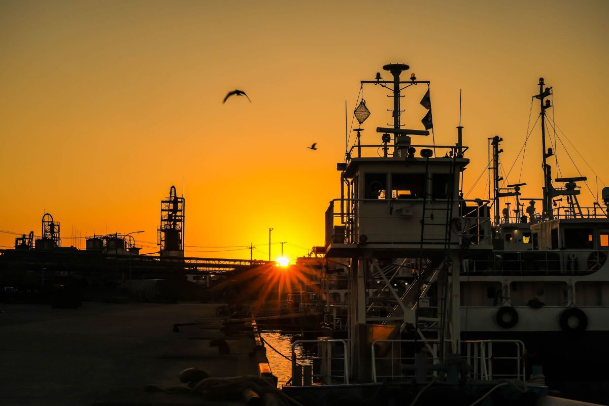 52 Weeks Project」Ⅱ (44/52) 港の夕暮れ | GANREF