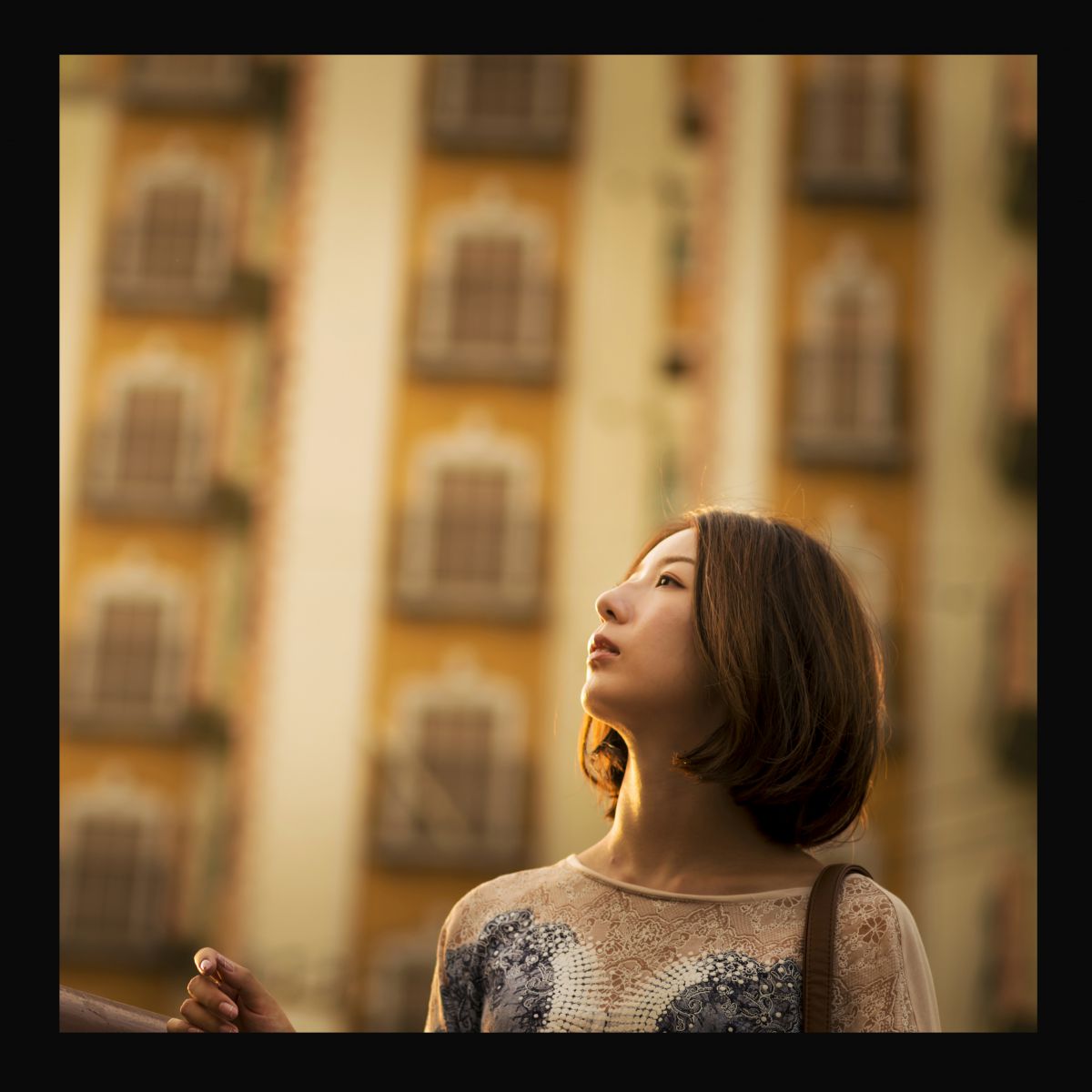 遠くを見つめて 人物 女性 Ganref