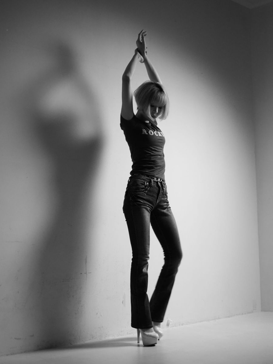 SHADOW DANCING GANREF