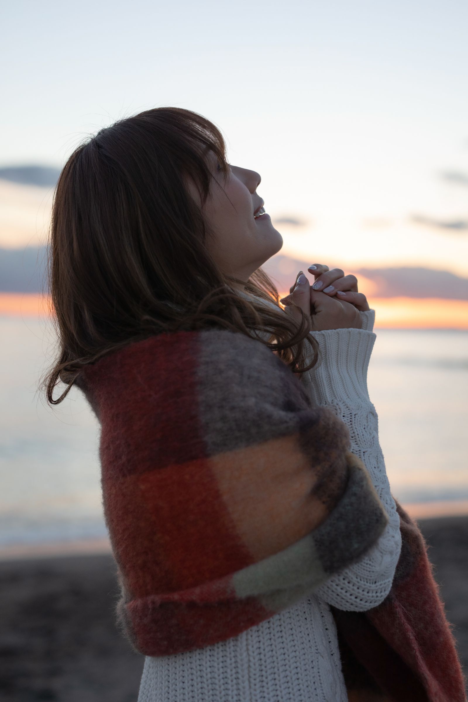 見上げる」冬の海岸線・ポートレート（18） | GANREF