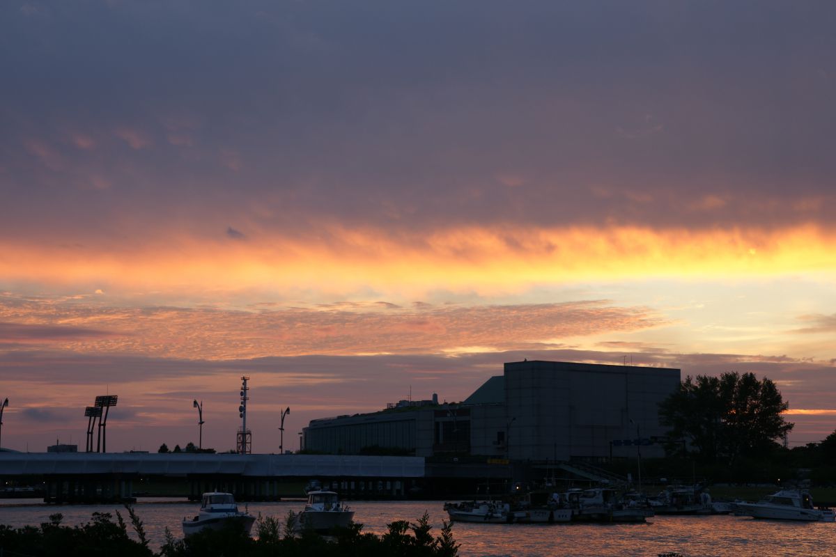 花火打ち上げ前の夕焼け 自然 風景 河川 Ganref