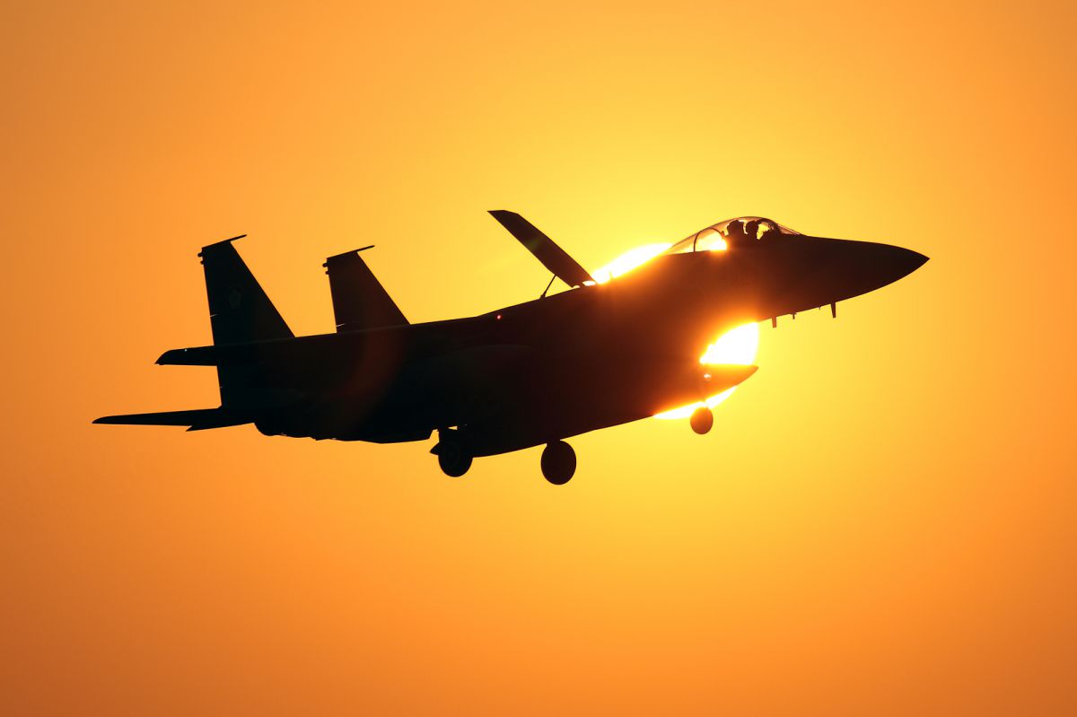 夕日のf15 乗り物 交通 航空機 空港 Ganref
