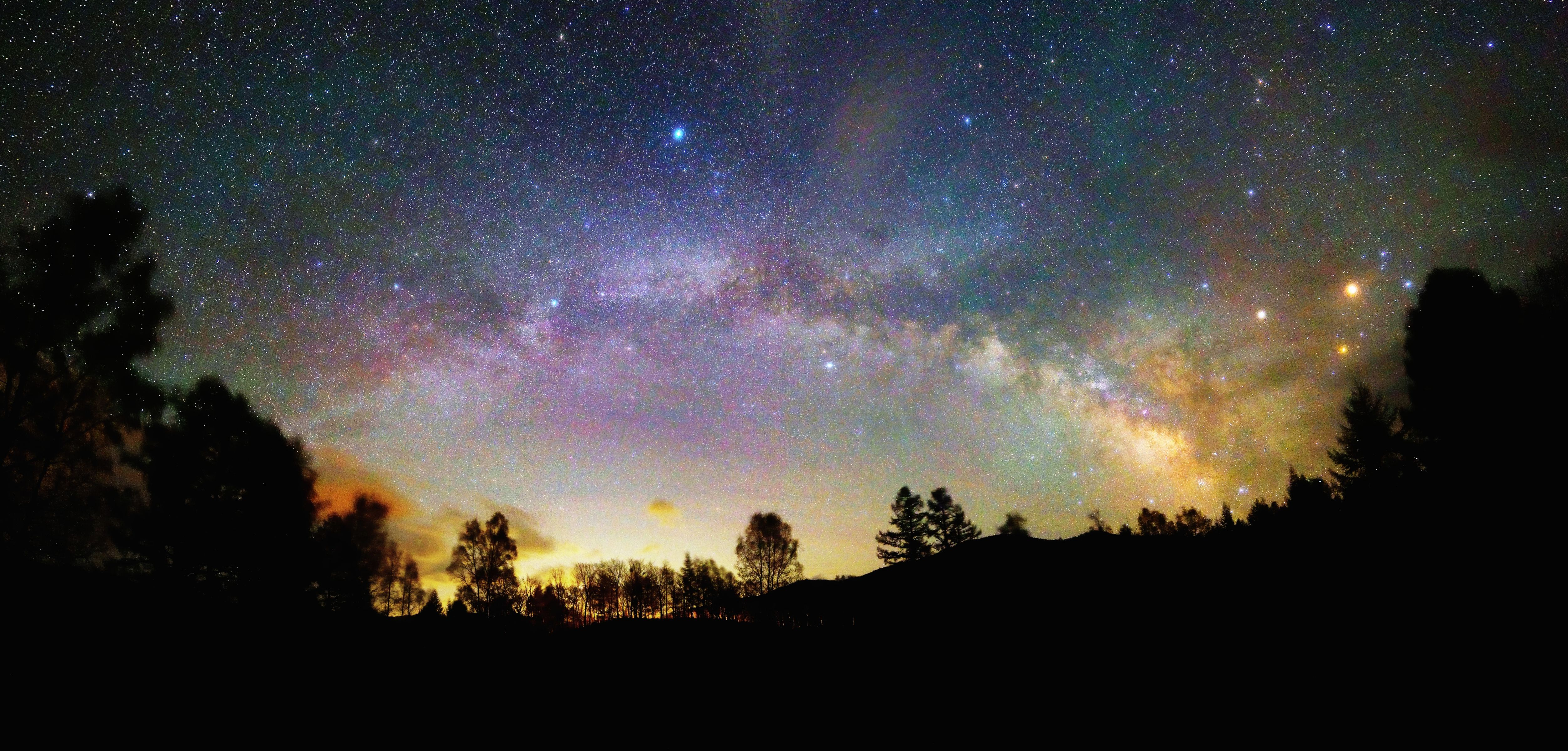 夜空にかかる虹 | GANREF