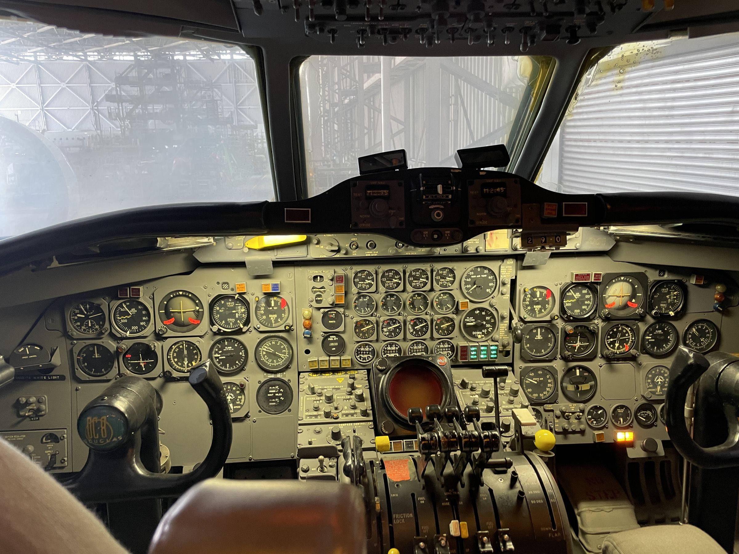 DC-8型機のコックピット | GANREF