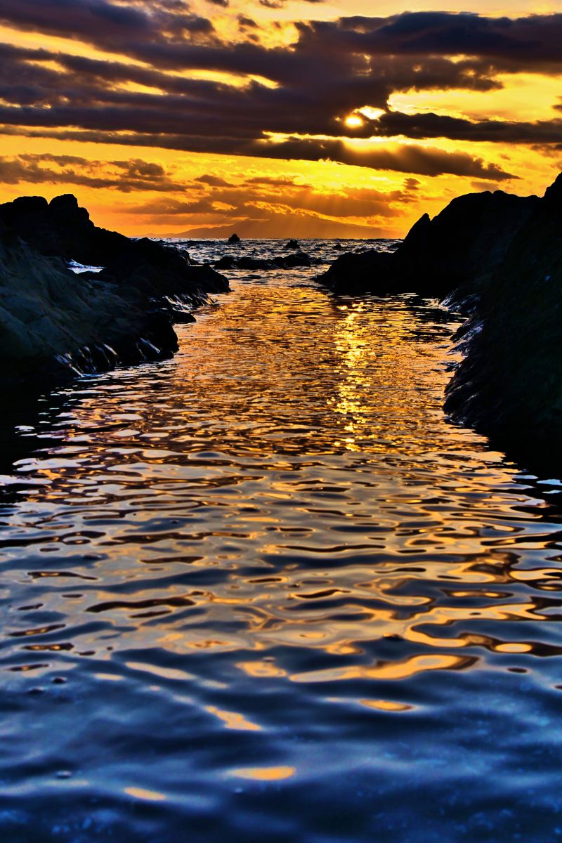 岩礁の夕べ 血に染まる海 自然 風景 海 Ganref