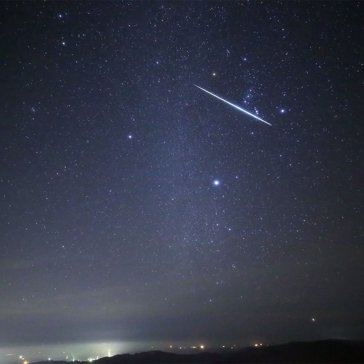 オリオン座を横切るふたご座流星群の火球 自然 風景 宇宙 天体 Ganref