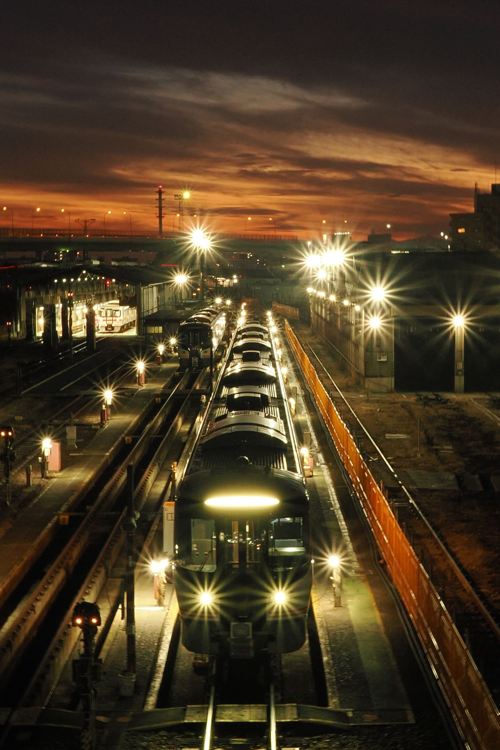 夕日を受けて | GANREF