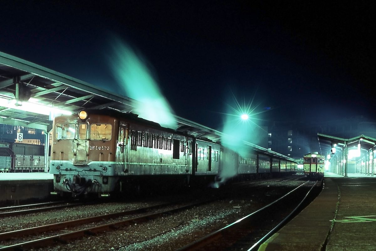 始発列車 乗り物 交通 鉄道 駅 Ganref