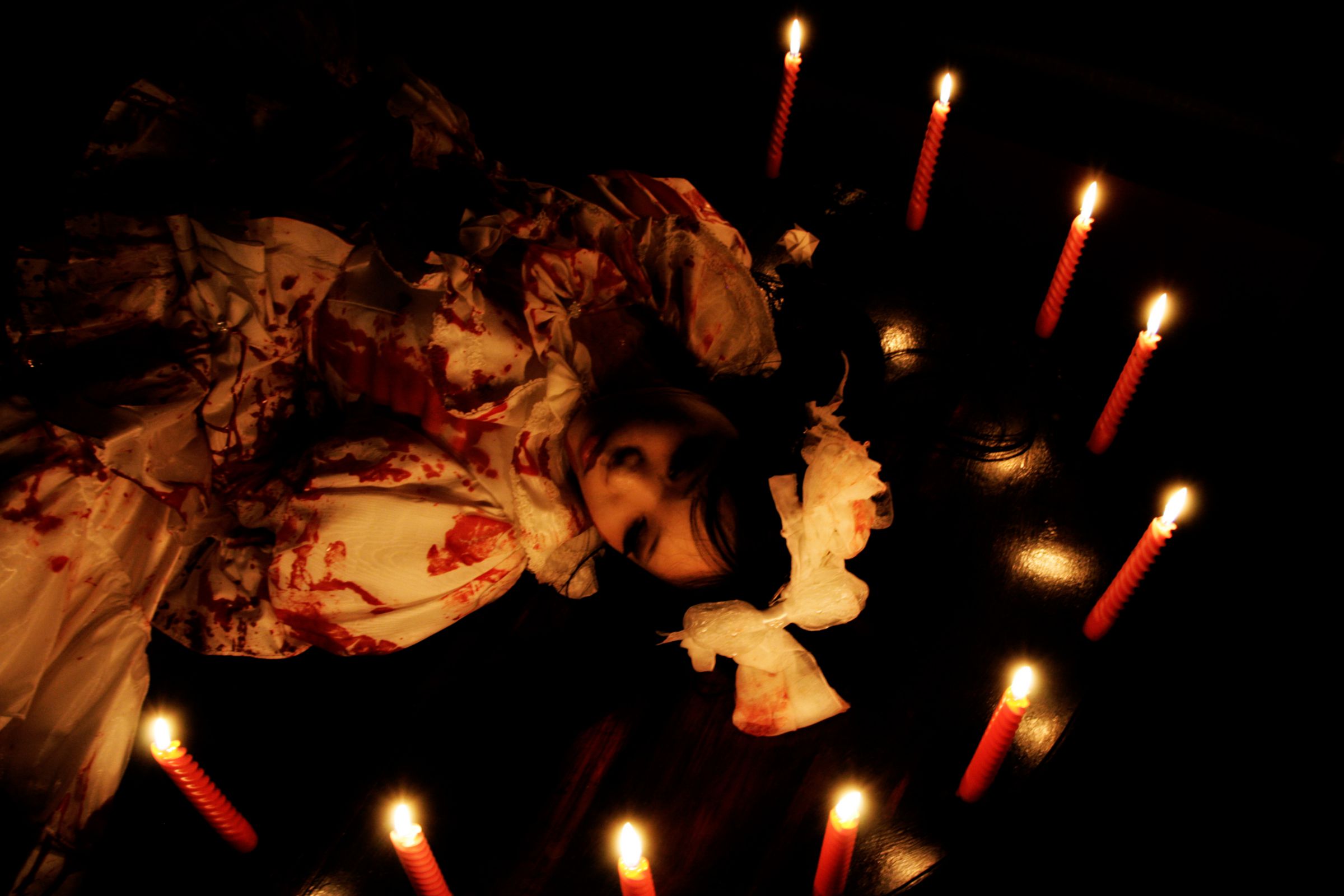 In the red room #3 -生贄の儀式- | GANREF
