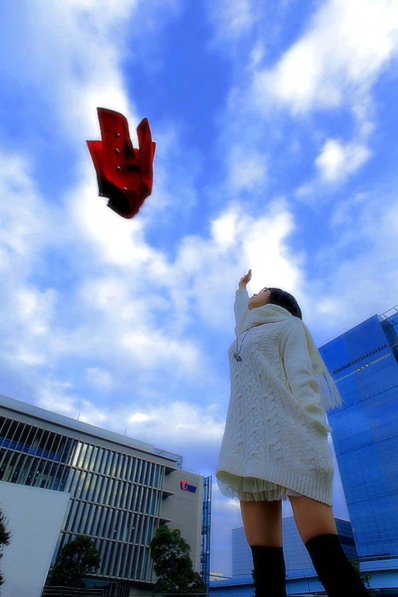 飛ぶコート 人物 女性 Ganref
