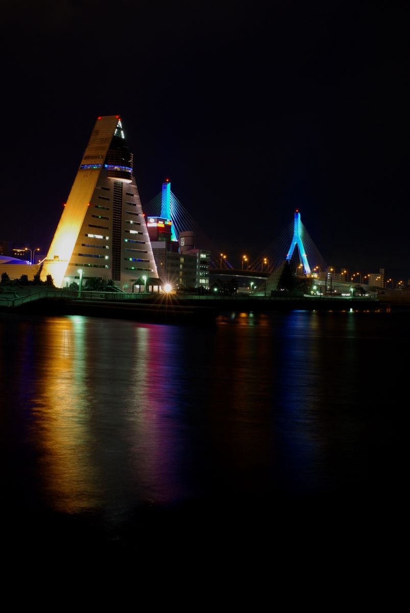 冬の青森ベイブリッジとアスパム 街並み 建物 夜景 Ganref
