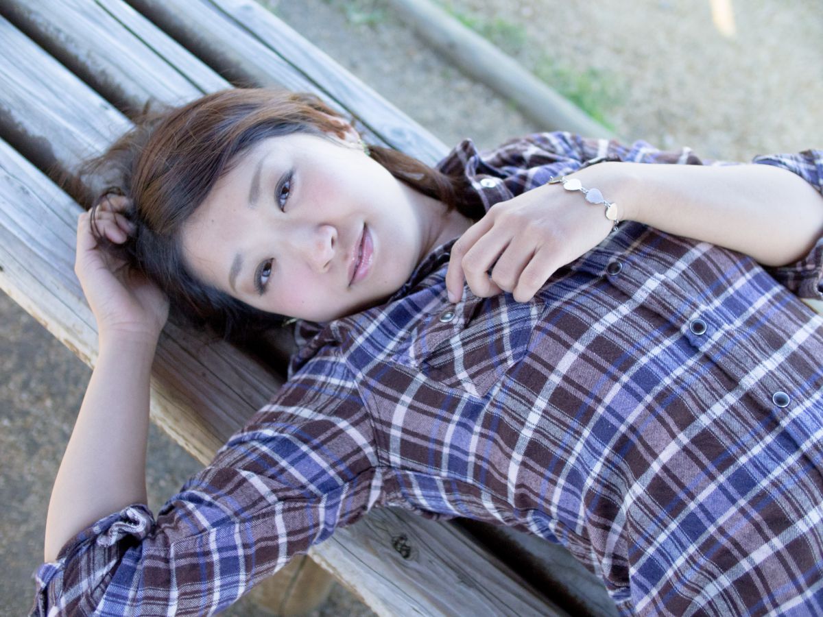 下から目線 人物 女性 Ganref