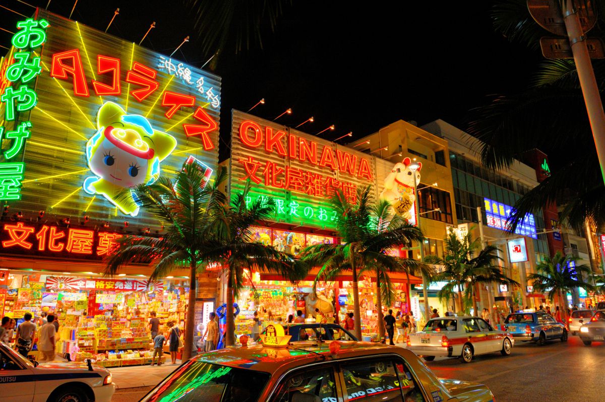 国際通り 街並み 建物 夜景 Ganref