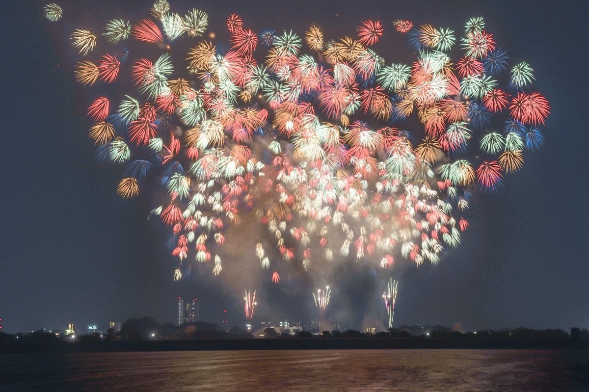 古河花火大会 街並み 建物 夜景 Ganref