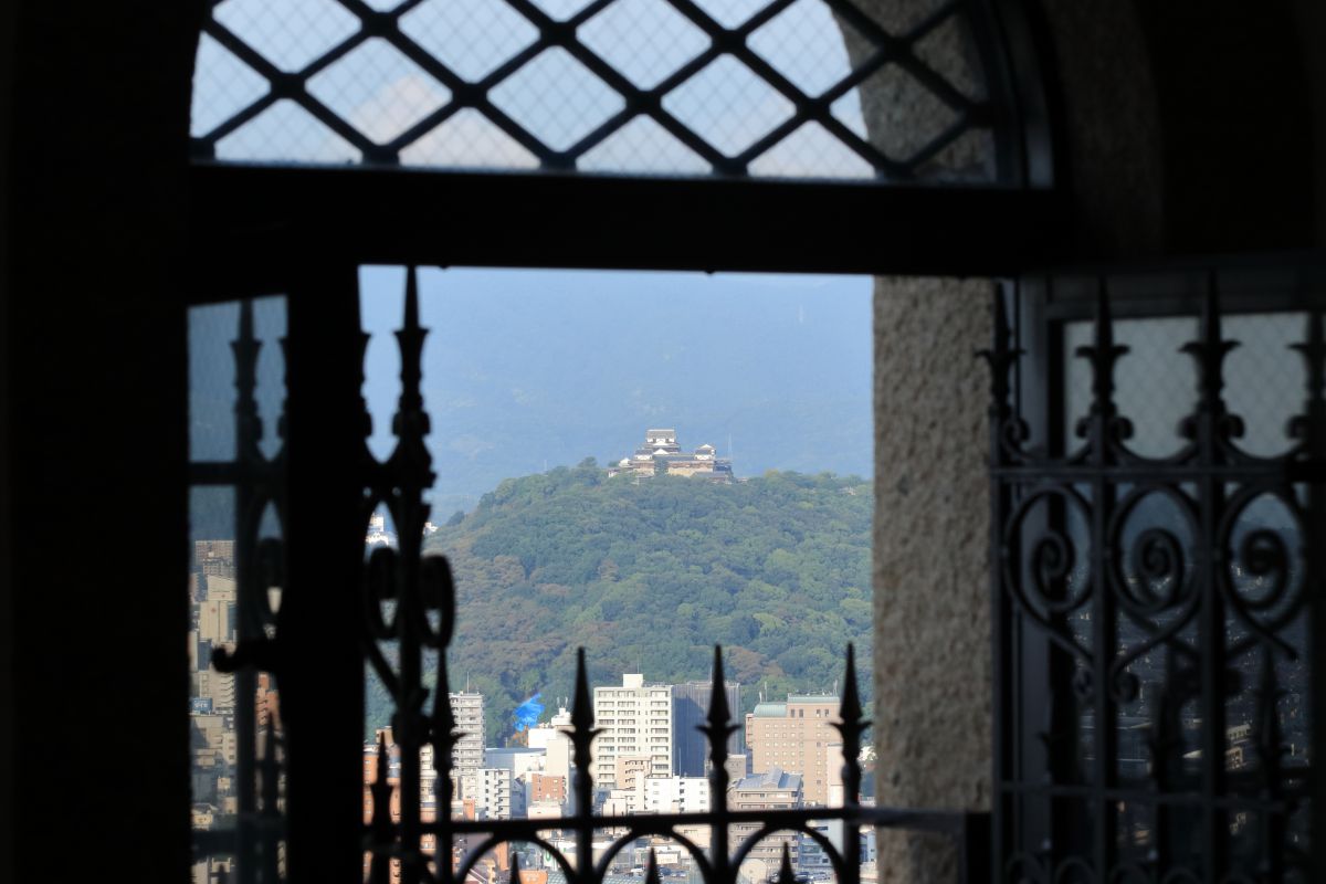窓からお城 街並み 建物 城 宮殿 Ganref