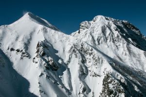 八ヶ岳連峰 1200px-Mt.Mizugaki_and_Mt.