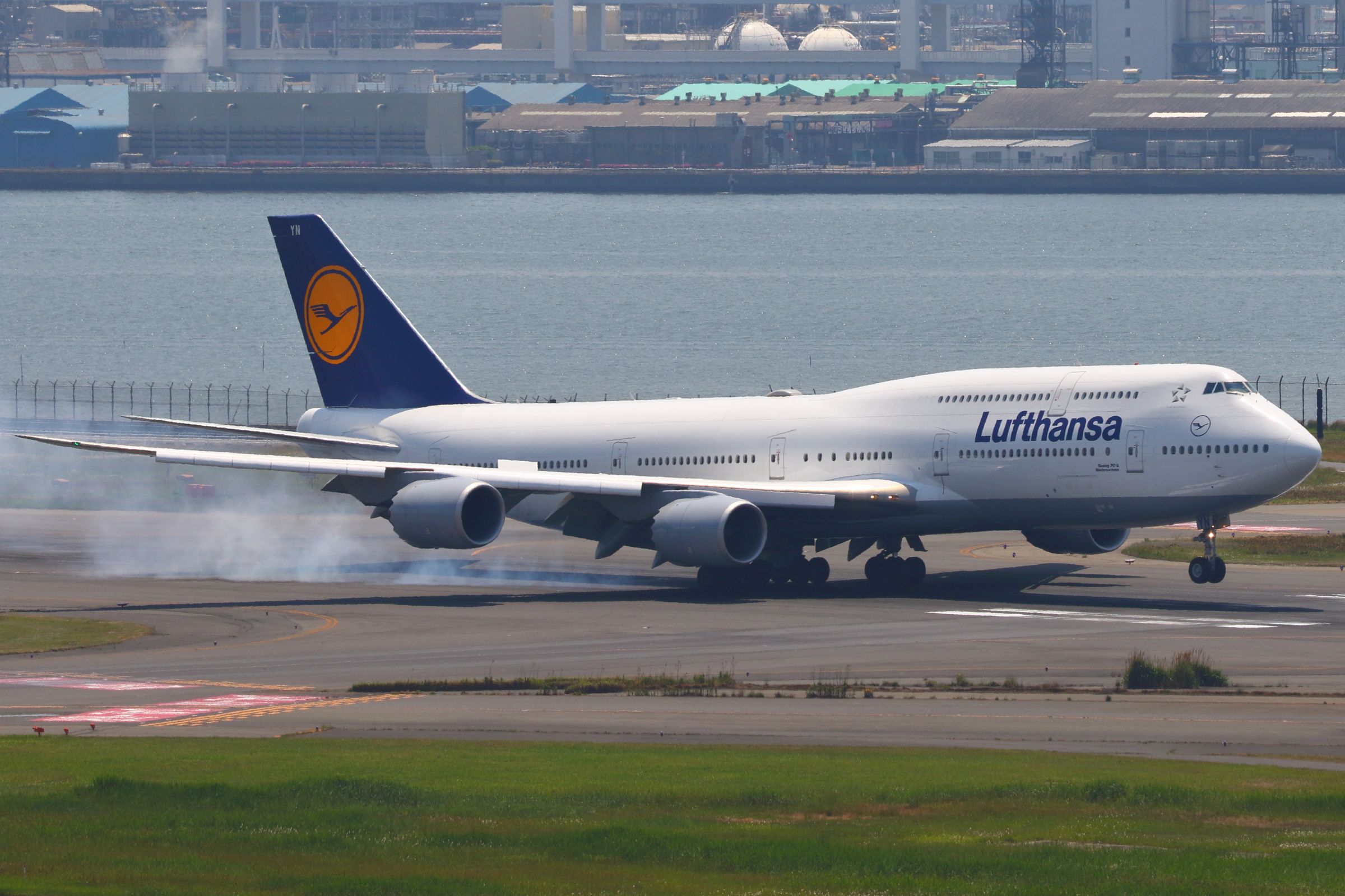 羽田空港に着陸するルフトハンザ航空ボーイング747-8 | GANREF
