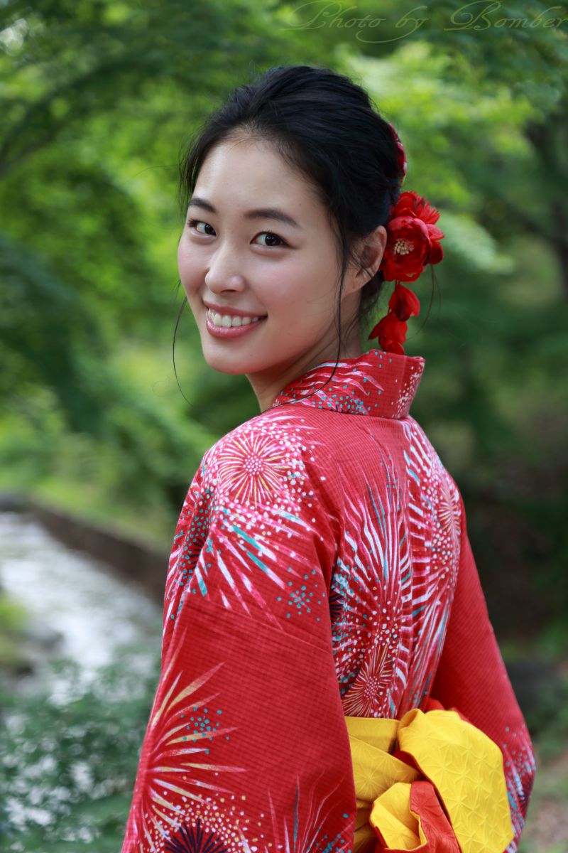 笑顔の見返り美人 人物 女性 Ganref