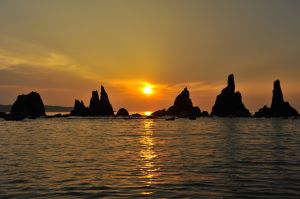 立体絵画の「海岸に並ぶ、日の出の橋杭岩」 立体絵画の「海岸に並ぶ、日の出の橋杭岩」 立体絵画の「海岸に並ぶ