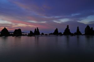 橋杭岩日の出前 | GANREF