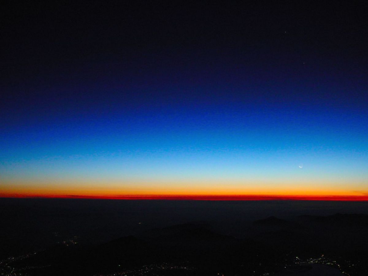 ご来光の準備をする富士山 自然 風景 山 Ganref