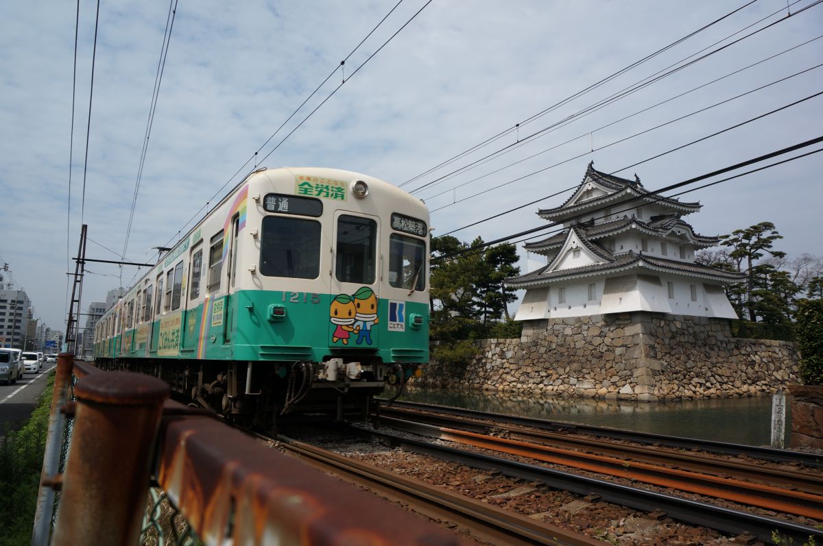 艮櫓と琴電 乗り物 交通 鉄道 駅 Ganref 艮櫓と琴電 乗り物 交通 鉄道 駅 Ganref