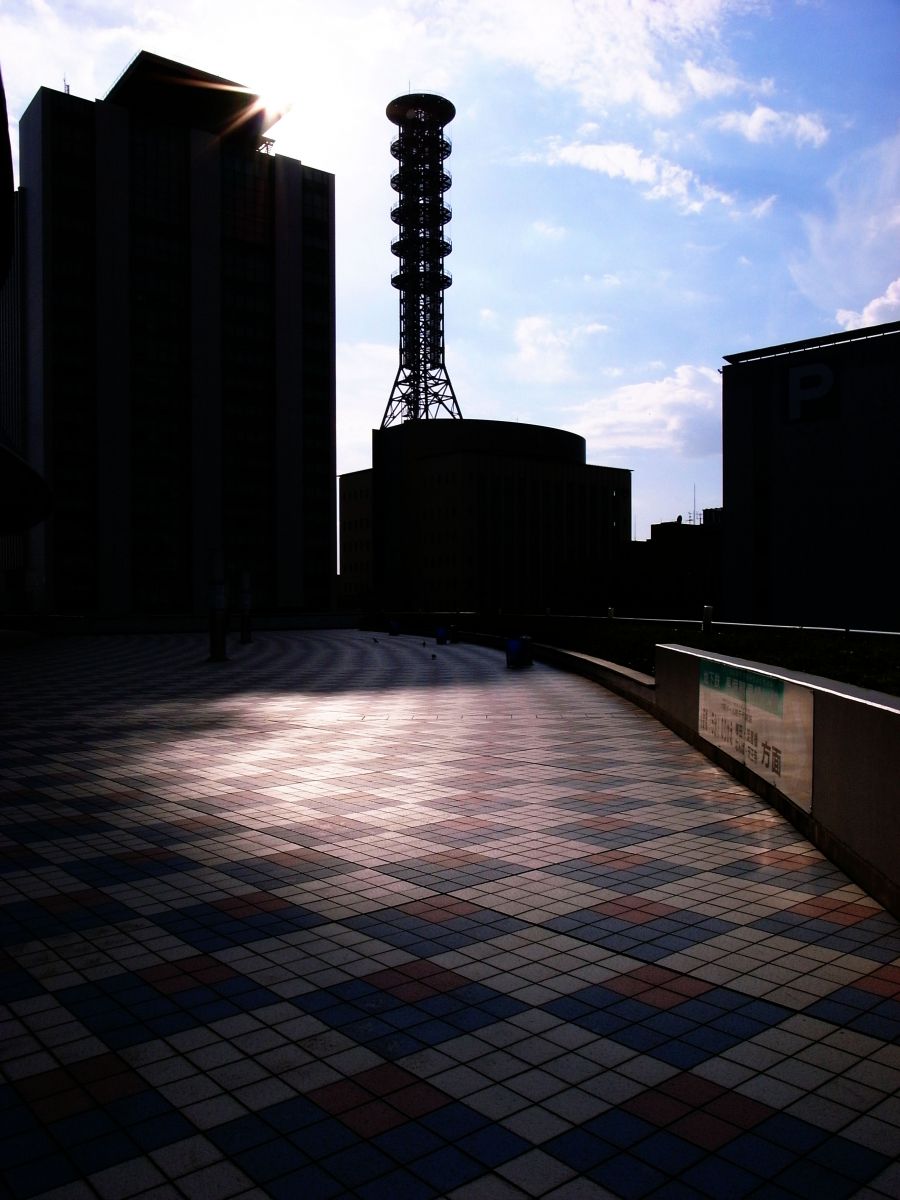 午後3時のシルエット 街並み 建物 ビル タワー Ganref