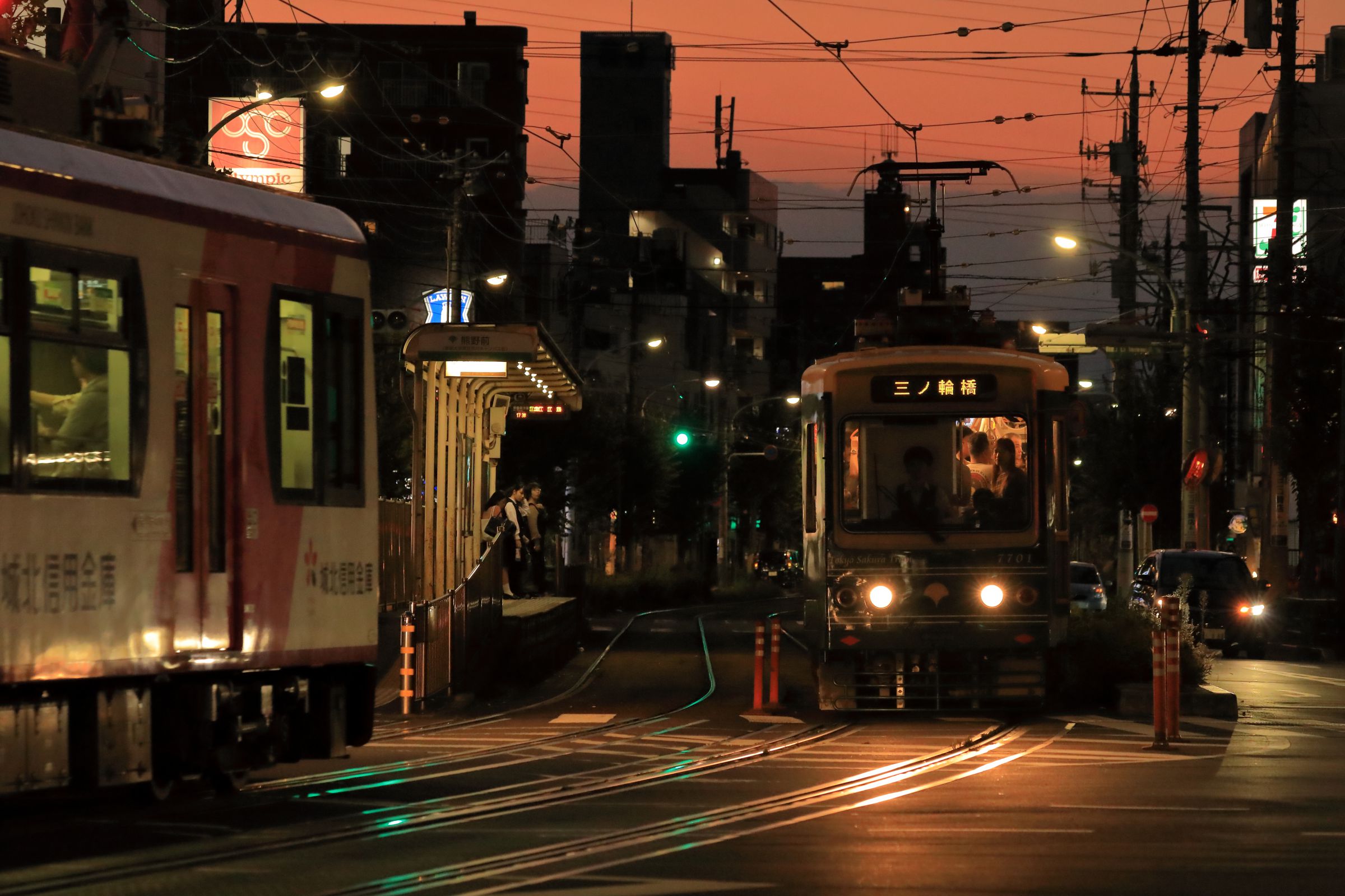 都電の通る街角～街の夕暮れ時 | GANREF