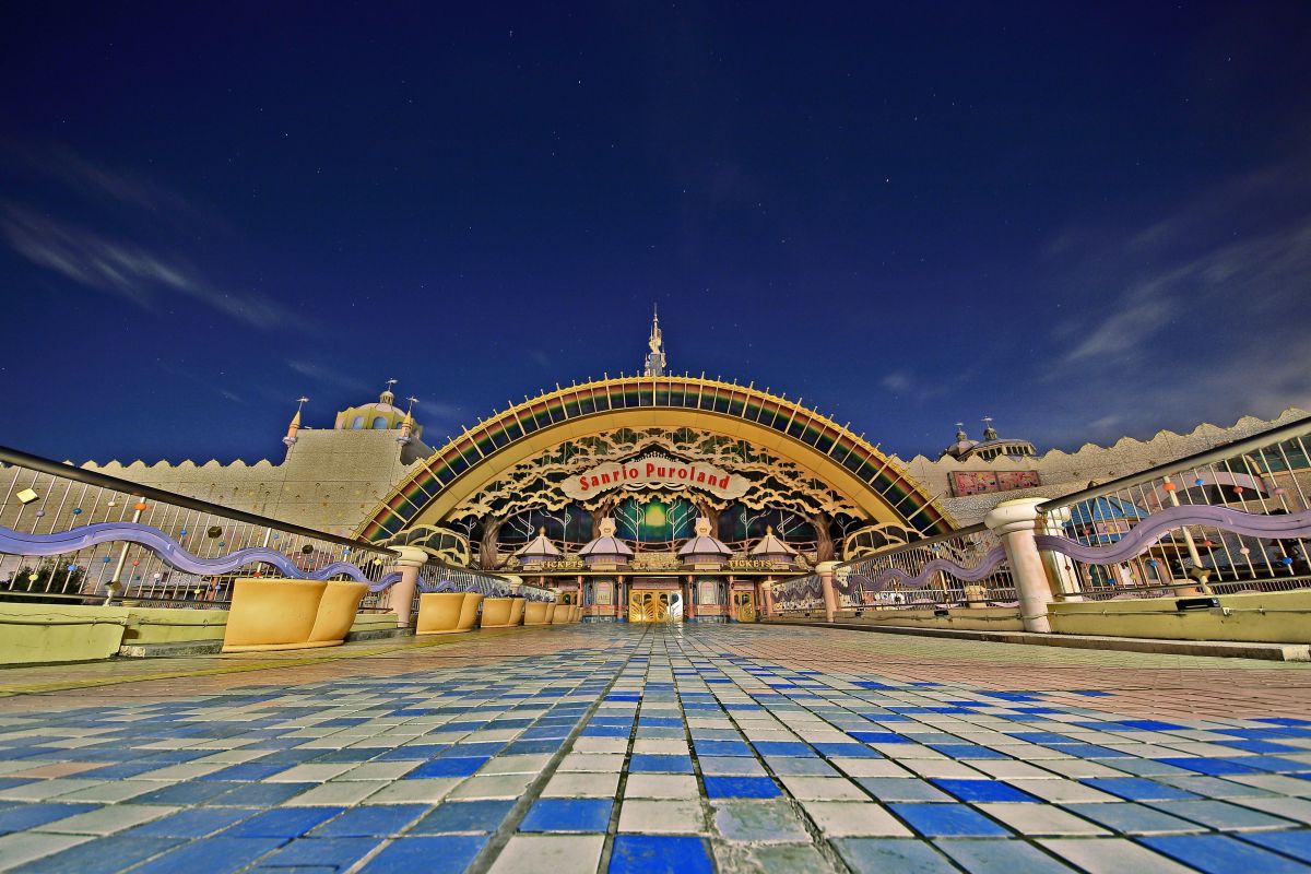 深夜のサンリオピューロランド 街並み 建物 夜景 Ganref