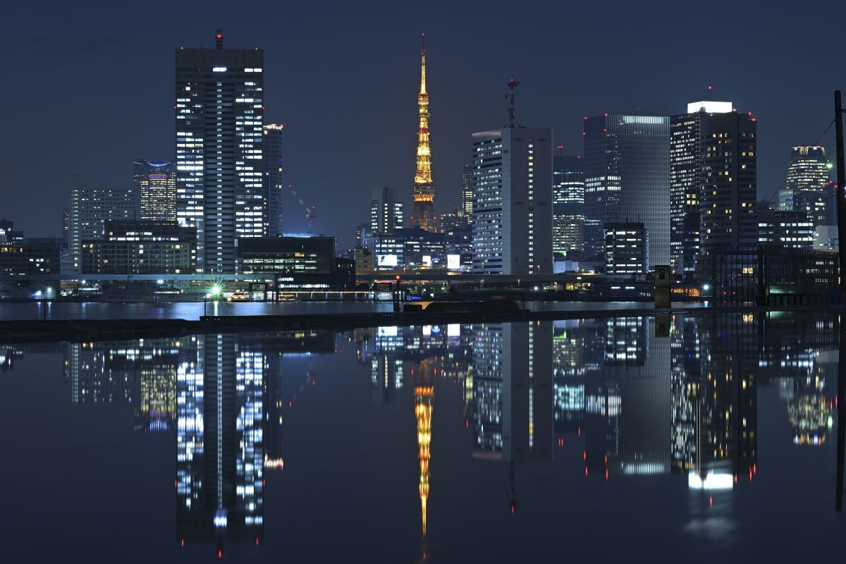 反転世界 街並み 建物 夜景 Ganref