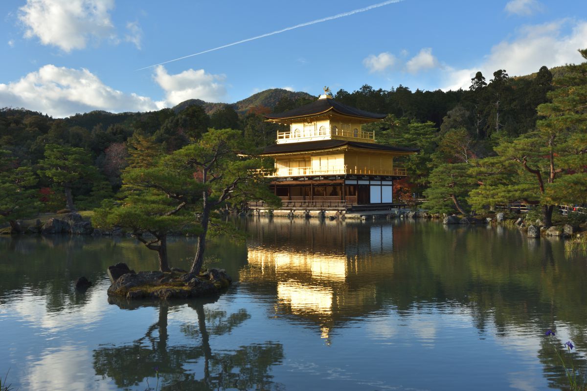 水面に映える金閣寺 街並み 建物 神社 寺 教会 Ganref