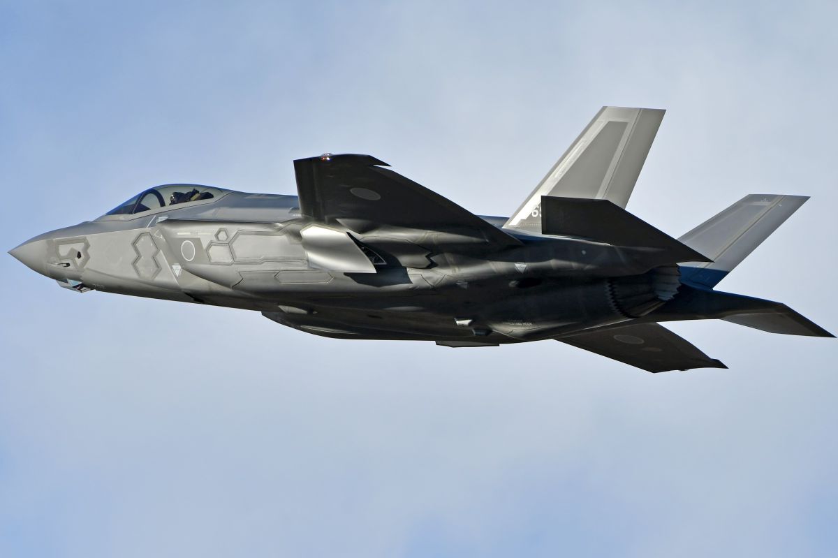 302飛行隊となるf35a 乗り物 交通 航空機 空港 Ganref
