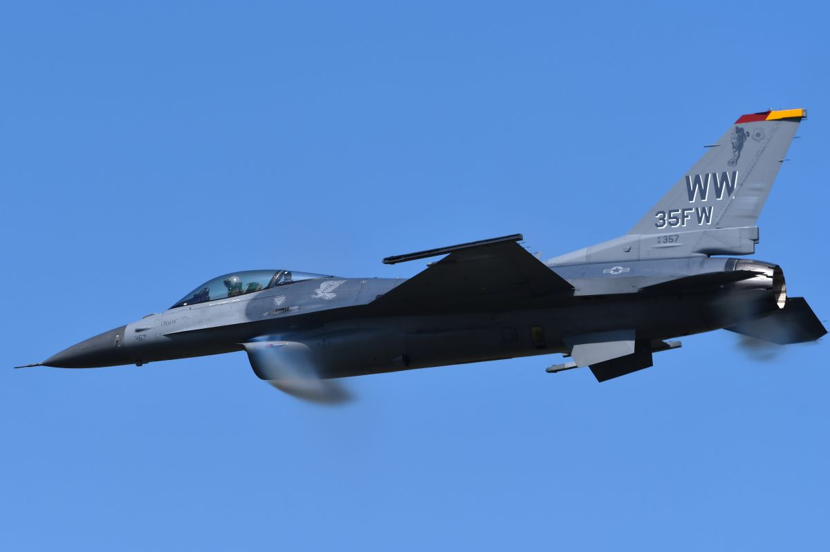 三沢航空祭米軍f 16超ハイスピードパス１ 乗り物 交通 航空機 空港 Ganref
