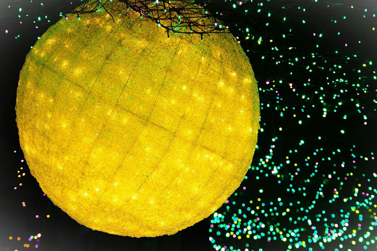 Yellow moon | GANREF