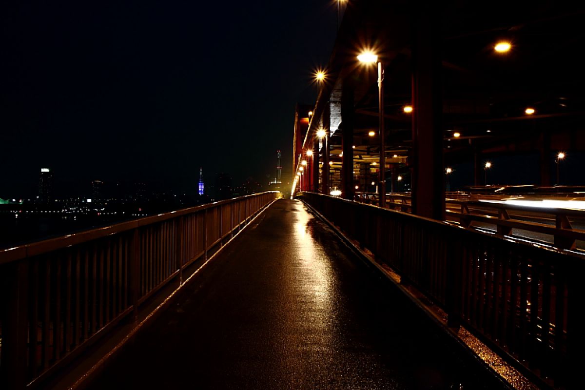 雨と夜空とアスファルト 街並み 建物 夜景 Ganref 雨と夜空とアスファルト 街並み 建物 夜景 Ganref