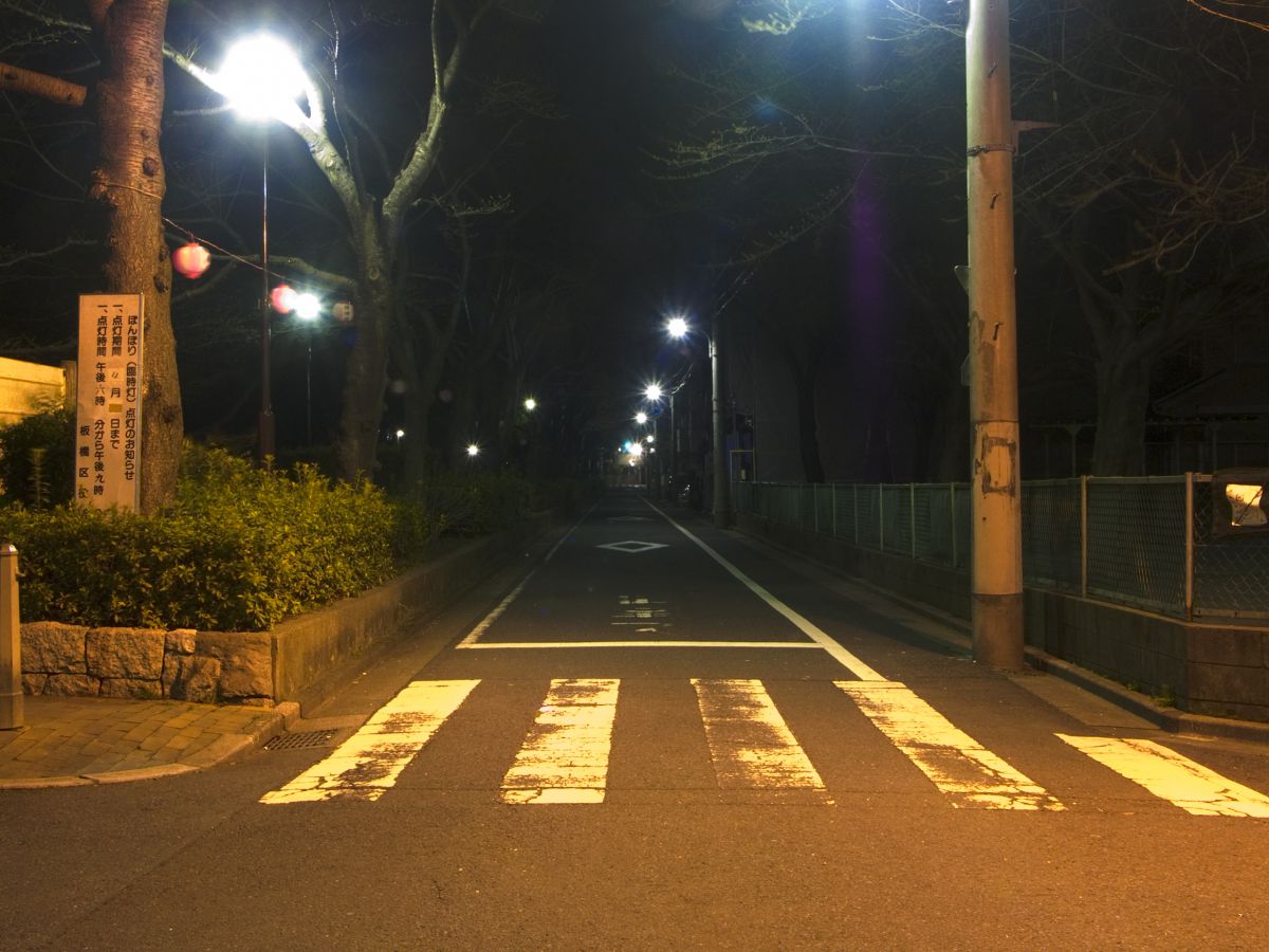 夜道 街並み 建物 夜景 Ganref