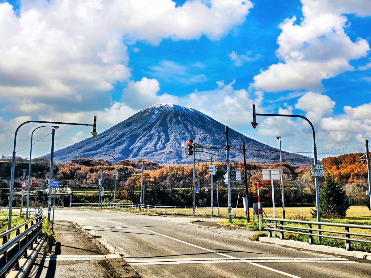 蝦夷富士の山頂は白かった | GANREF