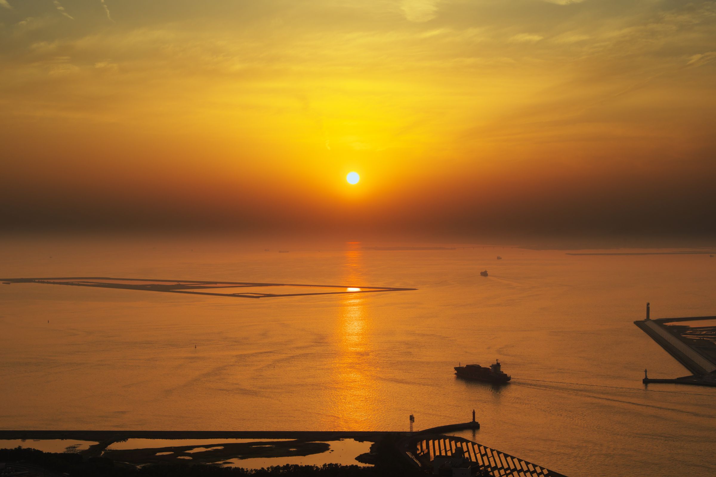 夕陽に染まる大阪の海 | GANREF 