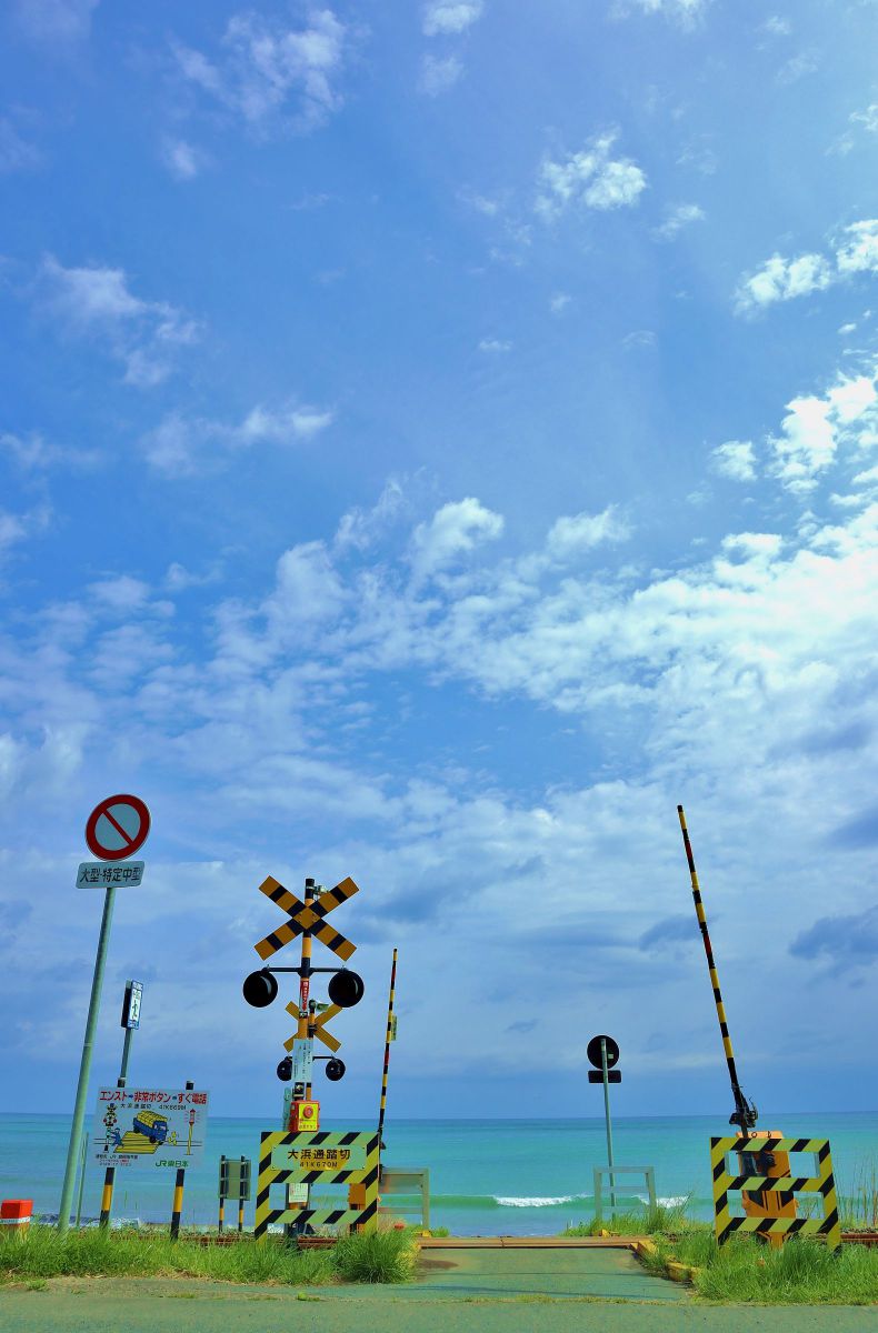 海に一番近い踏切 乗り物 交通 鉄道 駅 Ganref