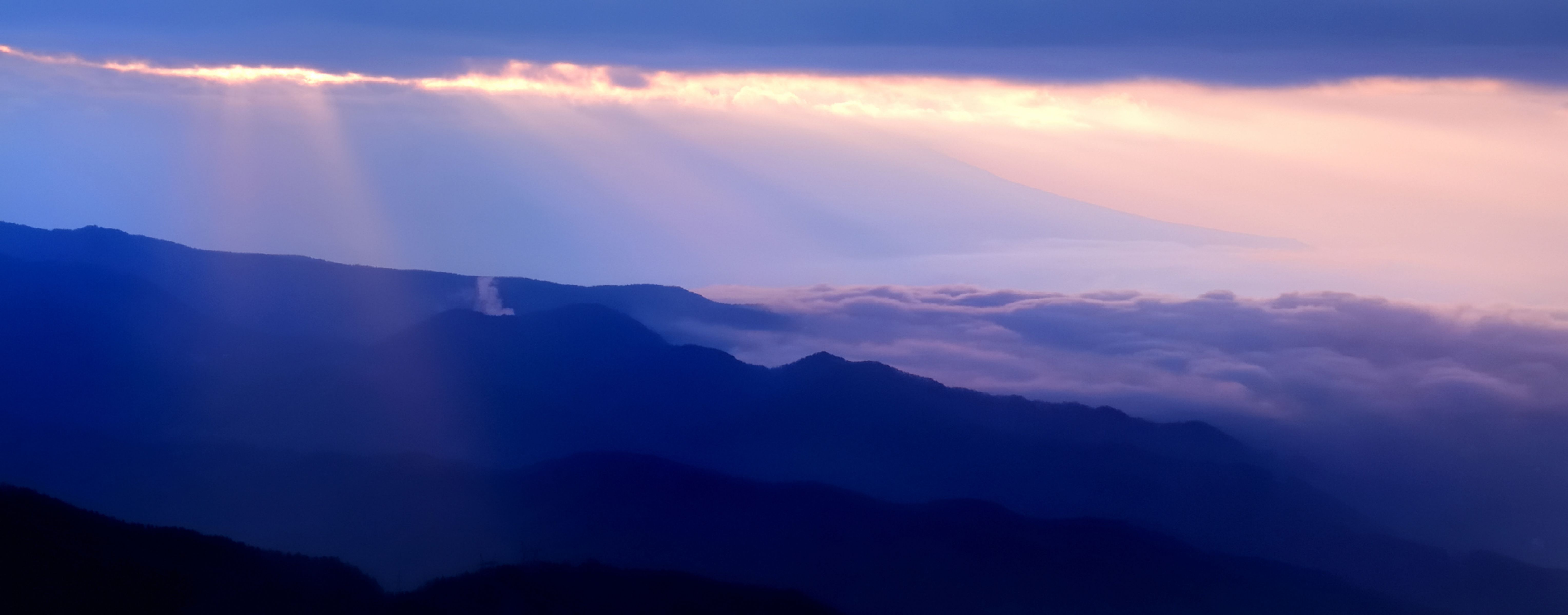 雨上がりの空 39Jw0pZuZUnwnUn1P9fnhJCLXvIn-