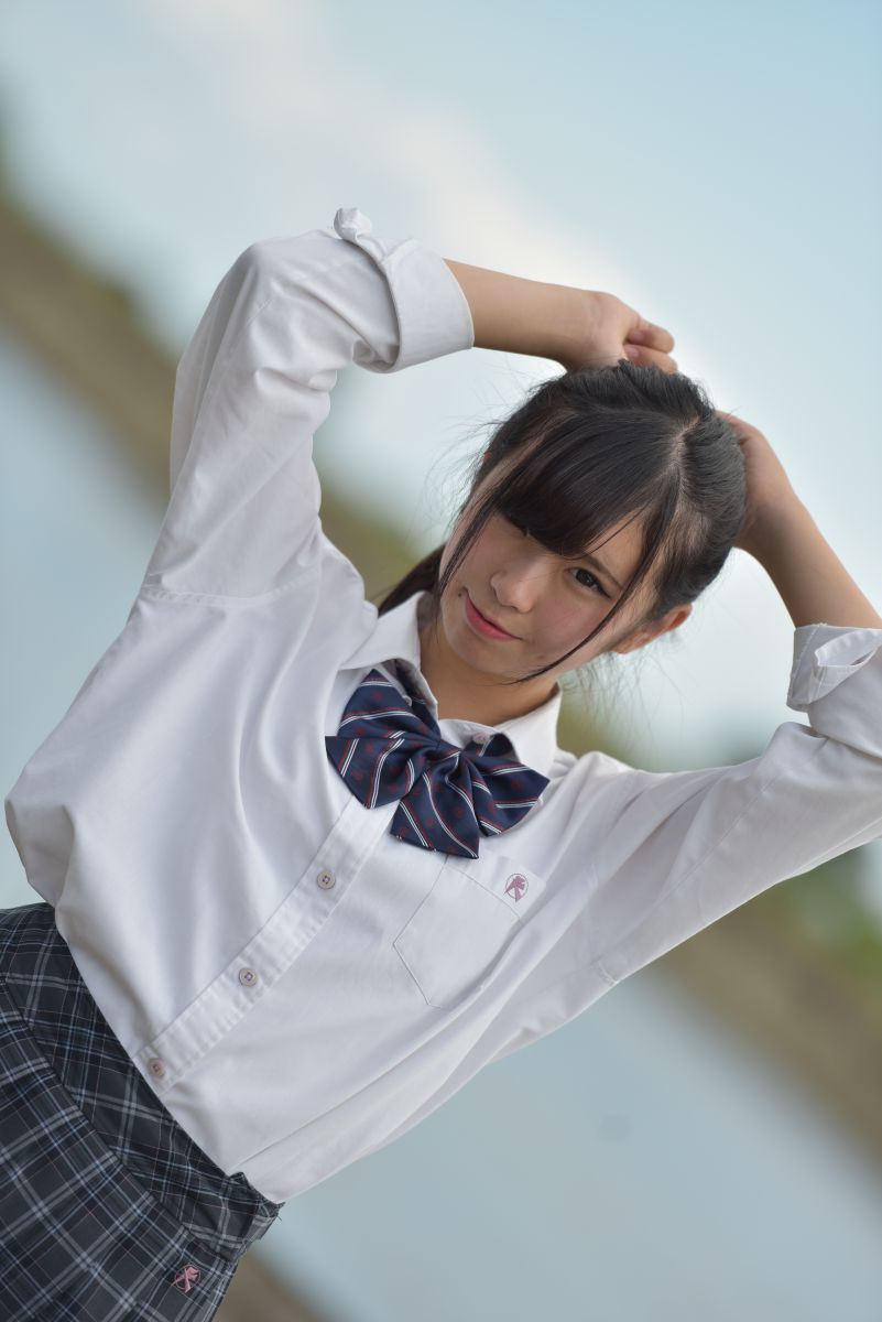 髪を結う 人物 女性 Ganref