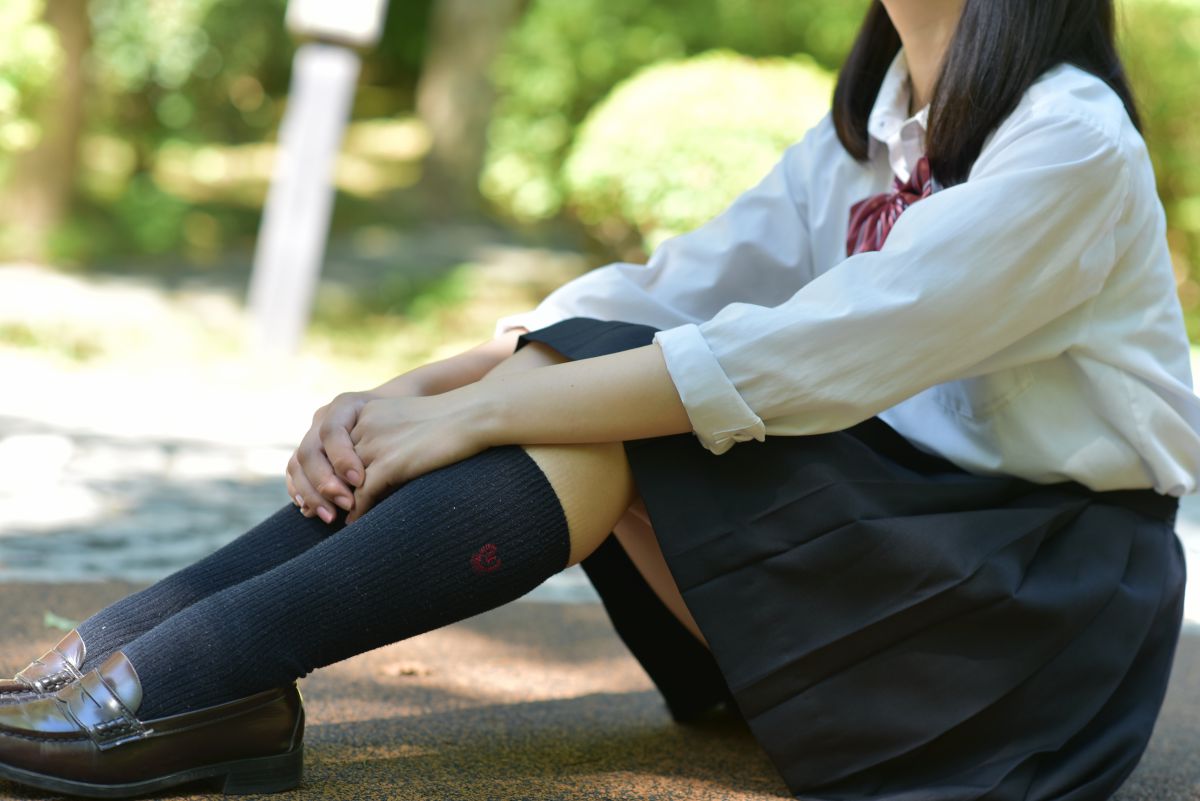 スカート 体育 座り