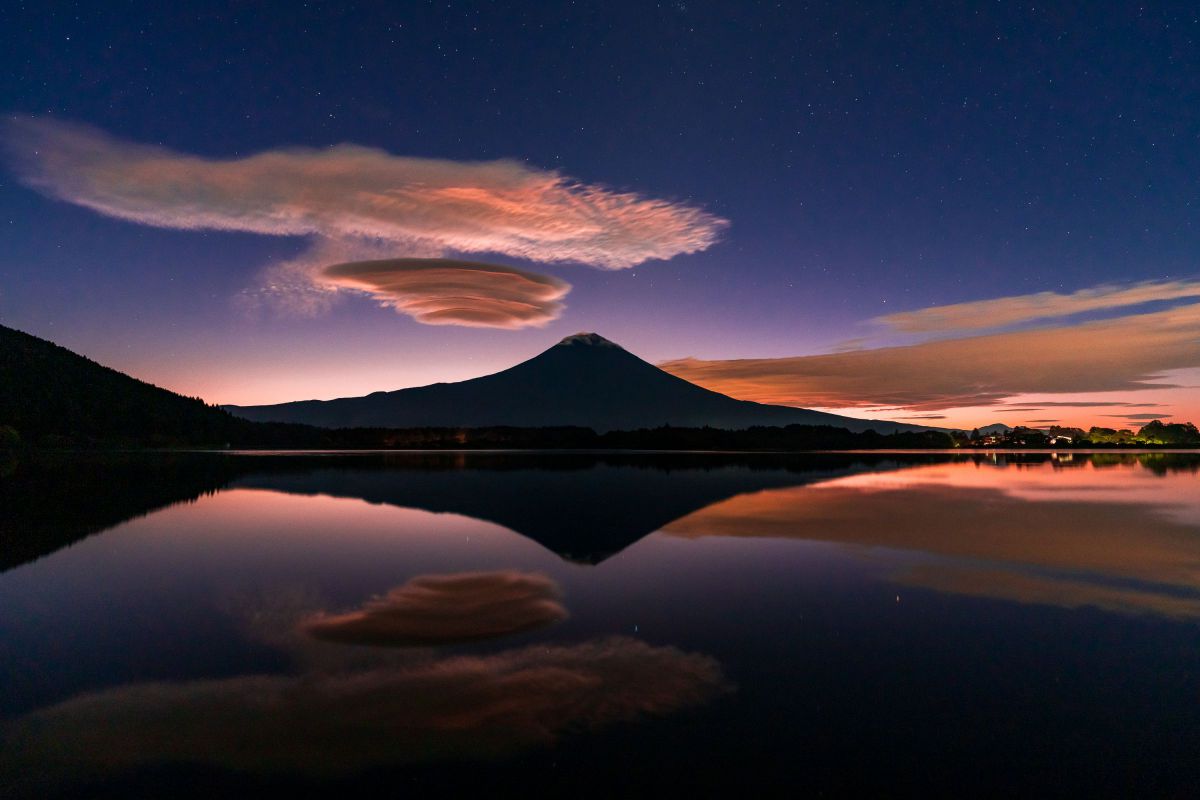空に 湖にも 不思議な雲が輝きだしました 自然 風景 空 雲 Ganref 空に 湖にも 不思議な雲が輝きだしました 自然 風景 空 雲 Ganref