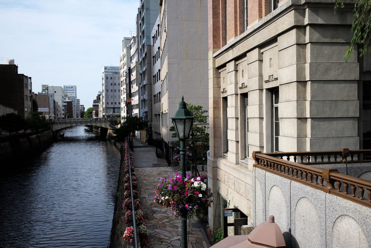 川沿いは街の裏側 街並み 建物 街並み Ganref