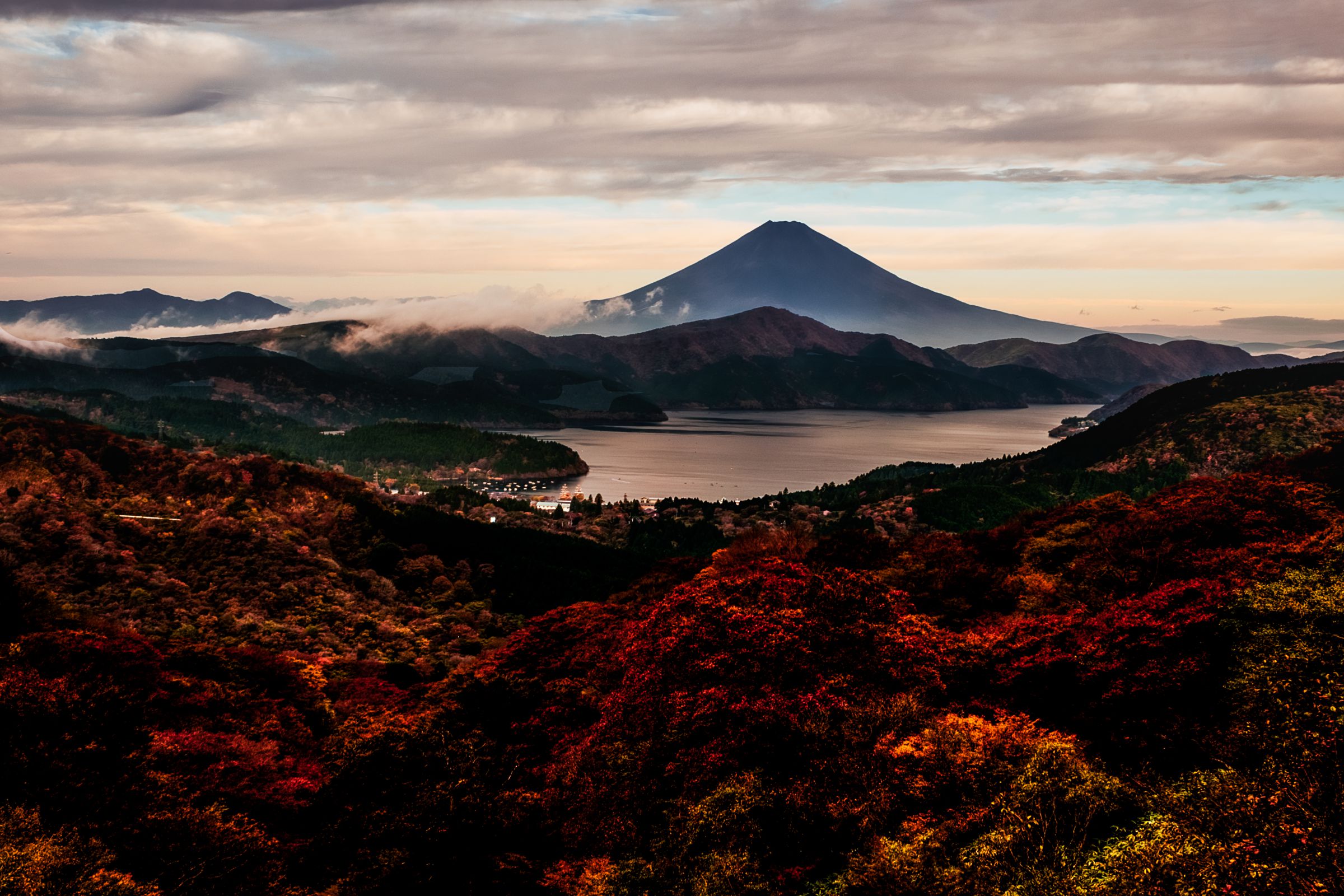 全山紅葉の大観山と富士 | GANREF