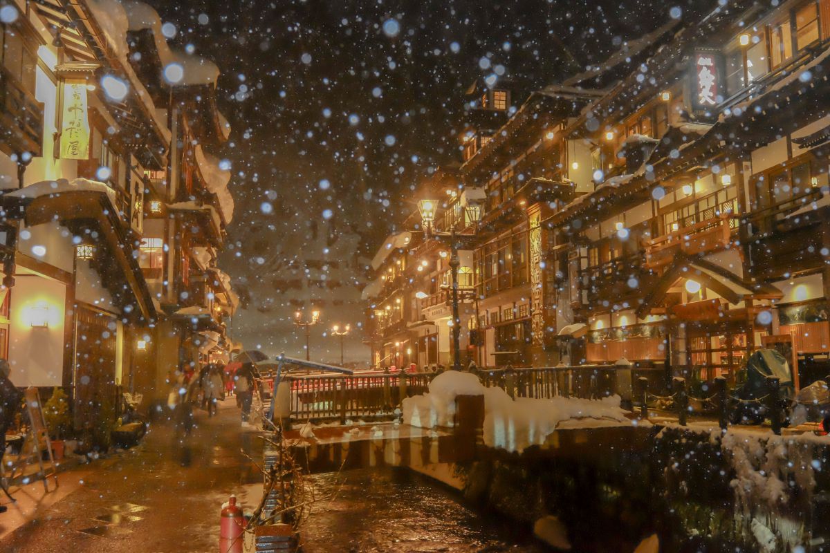 雪の銀山温泉 街並み 建物 夜景 Ganref 雪の銀山温泉 街並み 建物 夜景 Ganref