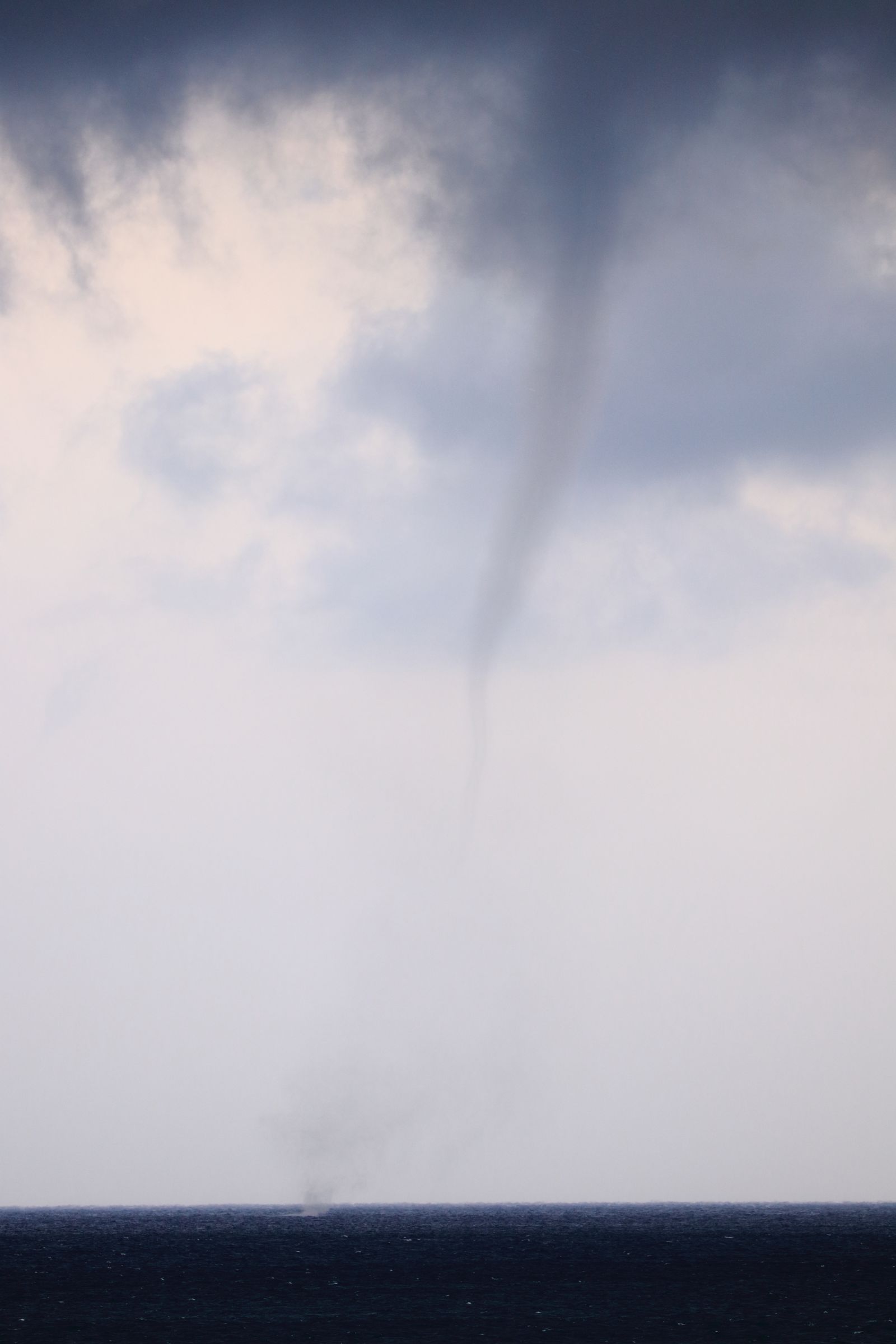 漏斗雲① | GANREF