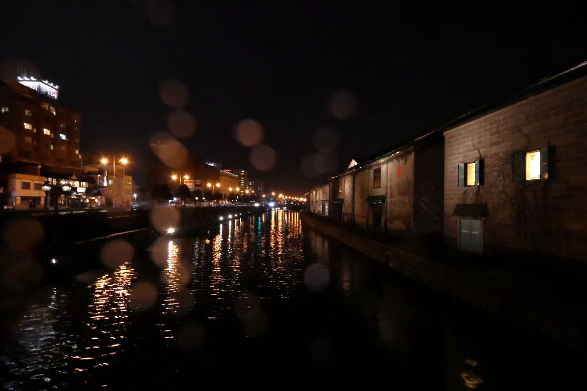 雨の小樽 街並み 建物 夜景 Ganref